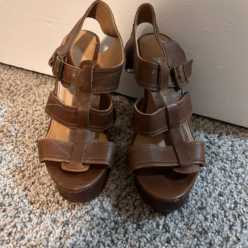 Wedged heel